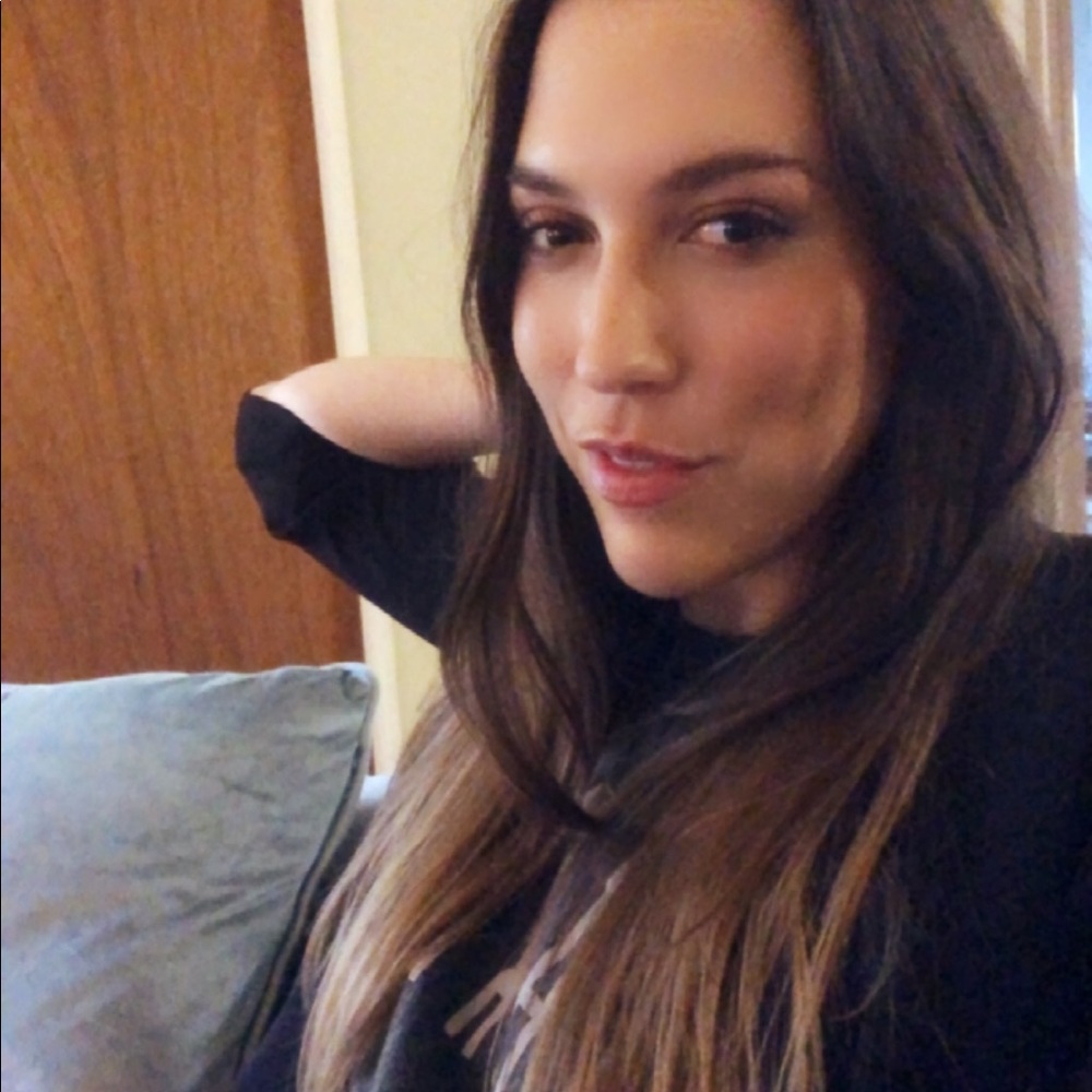 Meet your posher! 🤍